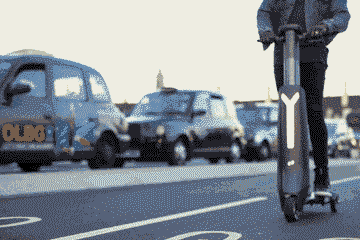 電動(dòng)滑板車的確很便捷