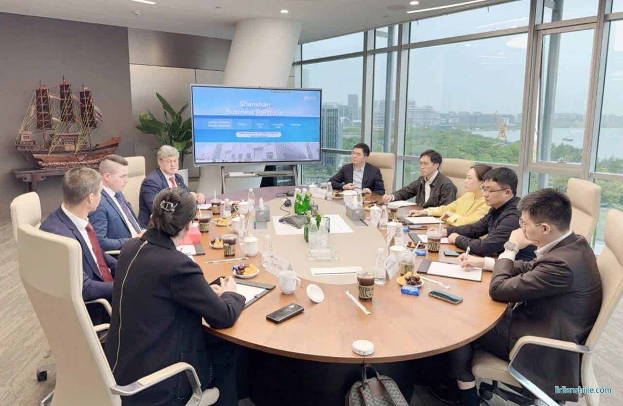 4月19日，芬蘭科斯霍爾姆市議會主席Christoffer Ingo、市長Rurik Ahlberg、技術(shù)總監(jiān)Ben Antell及芬蘭投資署成員一行蒞臨杉杉